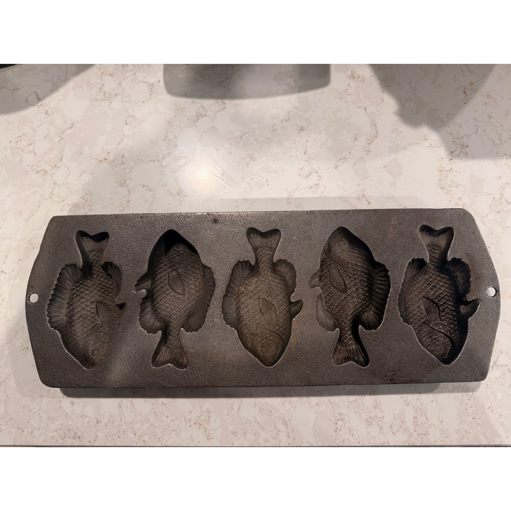 Lodge Cast Iron Perch Fish Cornbread Pan 5 Molds 5PP2 Rustic Bakeware Black